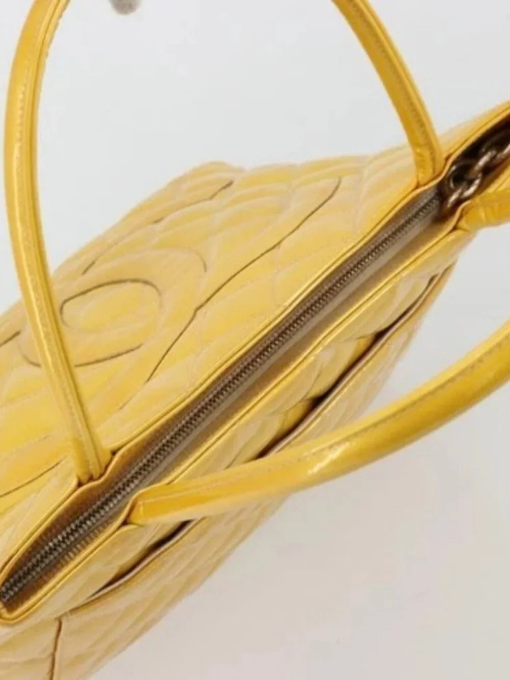 CHANEL Standard Tote Bag Patent leather Yellow CC Auth 177242